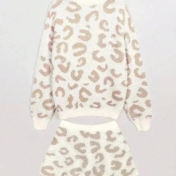 Khaki Casual Women's Leopard Pattern Drop Shoulder Sweater & Drawstring Shorts - Picture 3 of 6